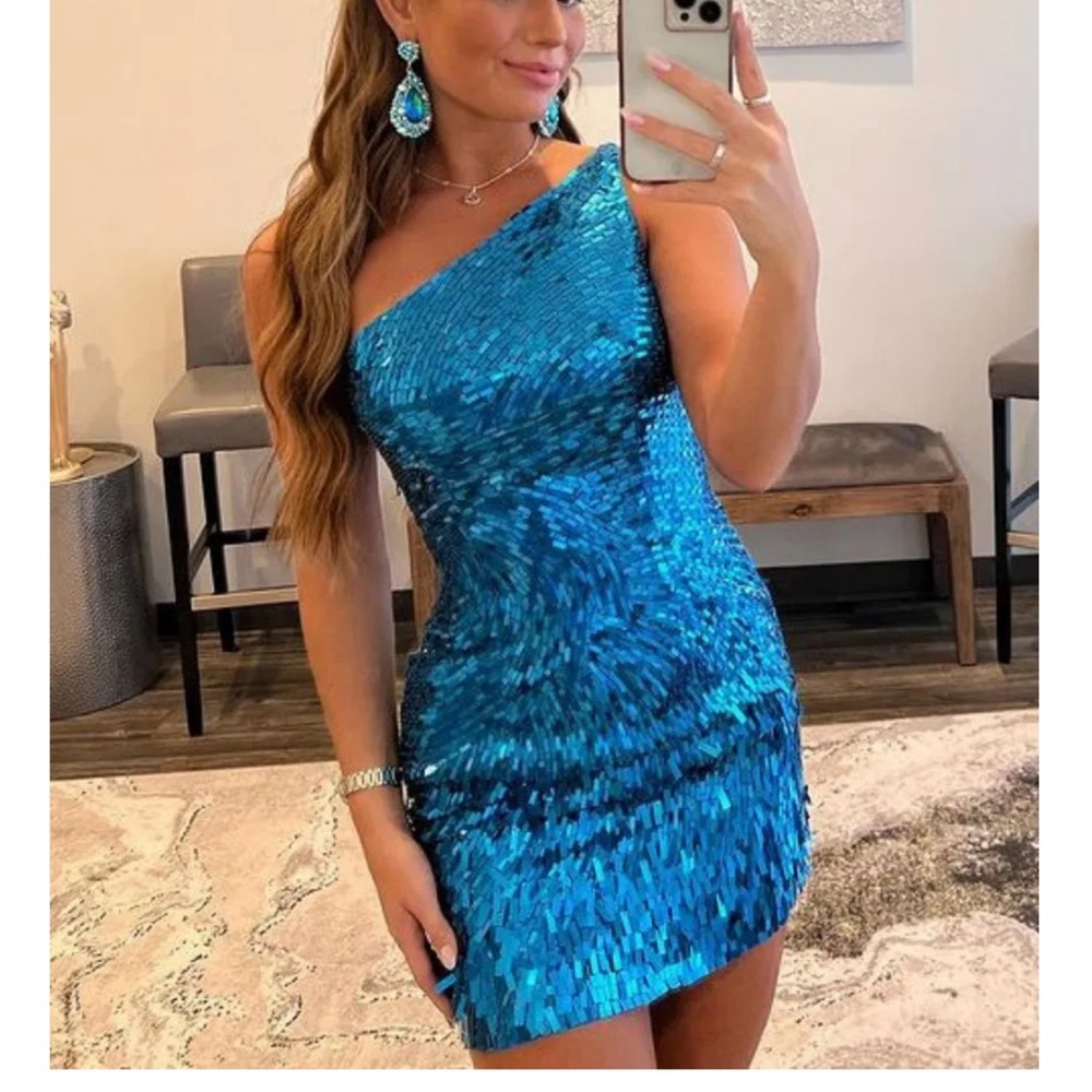 Elegant Blue Sequin One-Shoulder Dress